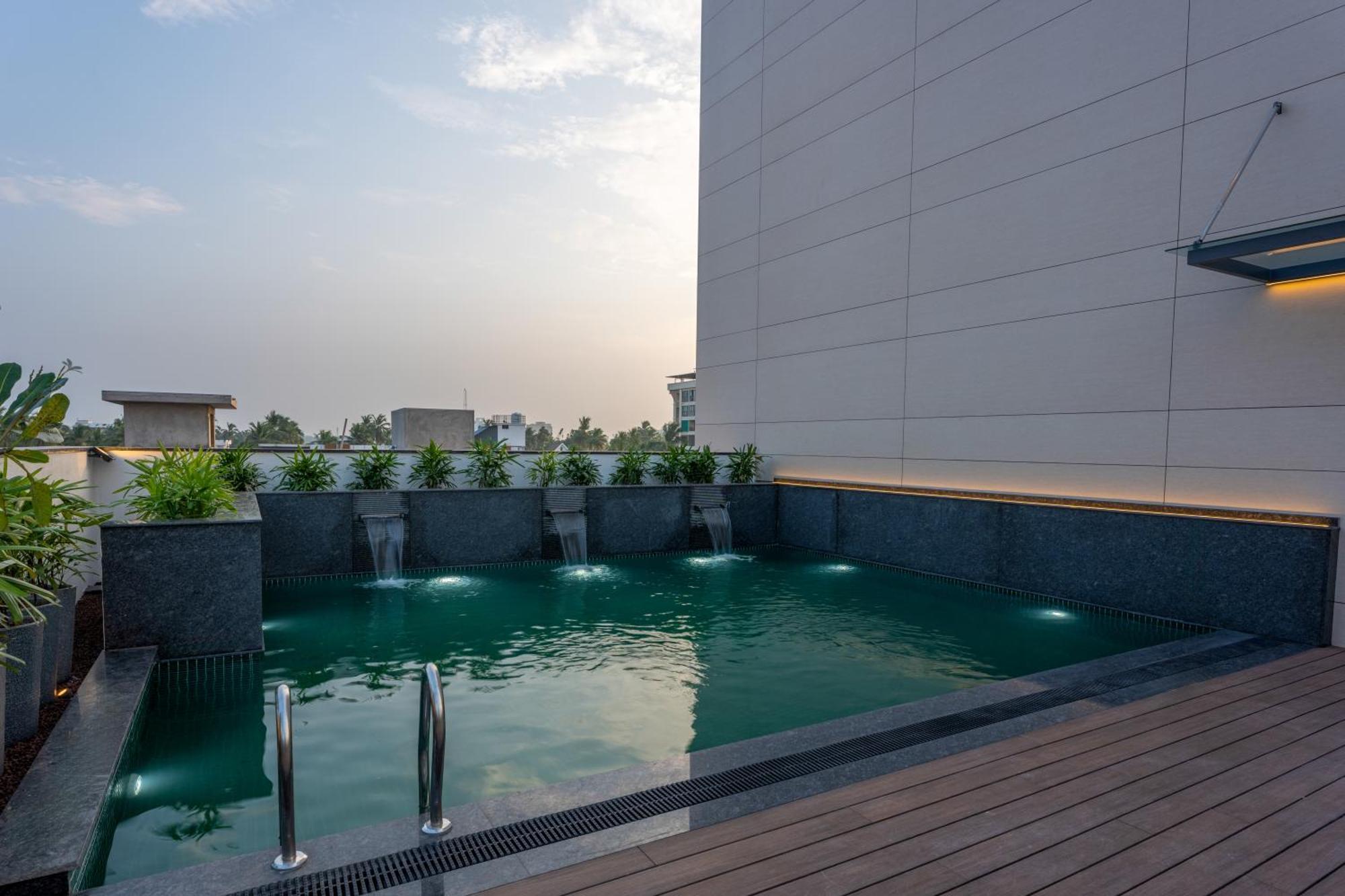 Park Inn & Suites By Radisson Thrissur East Fort Екстериор снимка